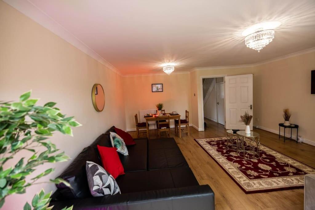 3 Bedrooms House-Sofabed-Parking-Bbqstove-Garden London Eksteriør billede