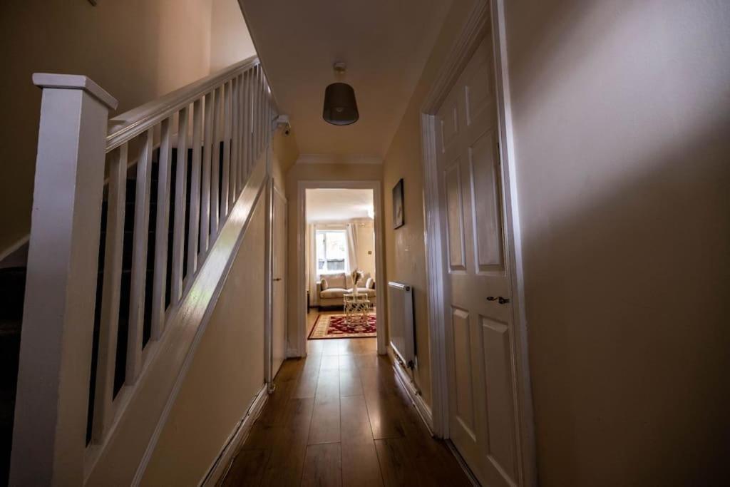 3 Bedrooms House-Sofabed-Parking-Bbqstove-Garden London Eksteriør billede